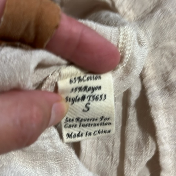 Edge Design by Mine Small Cream Lace Button-Front Blouse. EUC - Picture 8 of 9